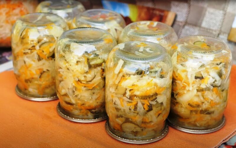 Вся семья в восторге: вкуснейший салат из капусты на зиму. Хрустит, как свежий, даже в феврале!