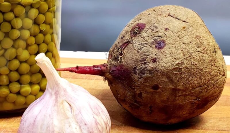 Просто свекла, но какой результат! Салат, который станет вашим кулинарным козырем в любой ситуации