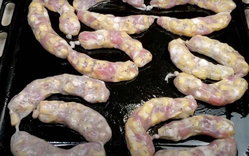 Румяные колбаски из картофеля и мяса: секрет хрустящей корочки и нежной начинки, которая тает во рту