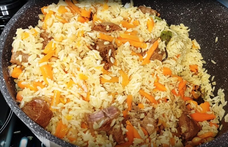 Плов на плите - вкуснее, чем в казане! Хозяюшка из Таджикистана поделилась рецептом - получается рассыпчатый и ароматный