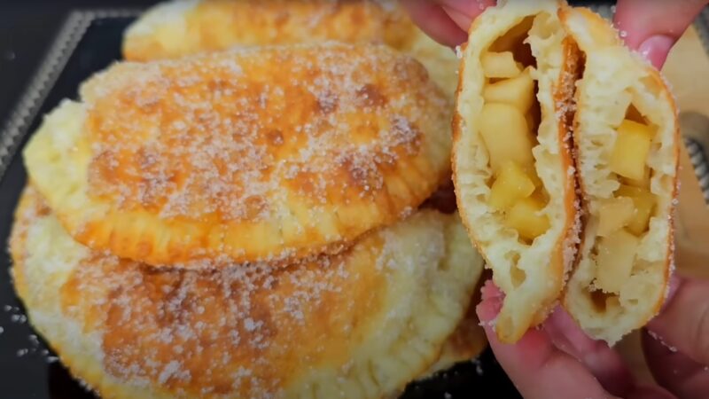 Забытый десерт СССР: сочные яблочные чебуреки на кефире, которые готовили наши бабушки!