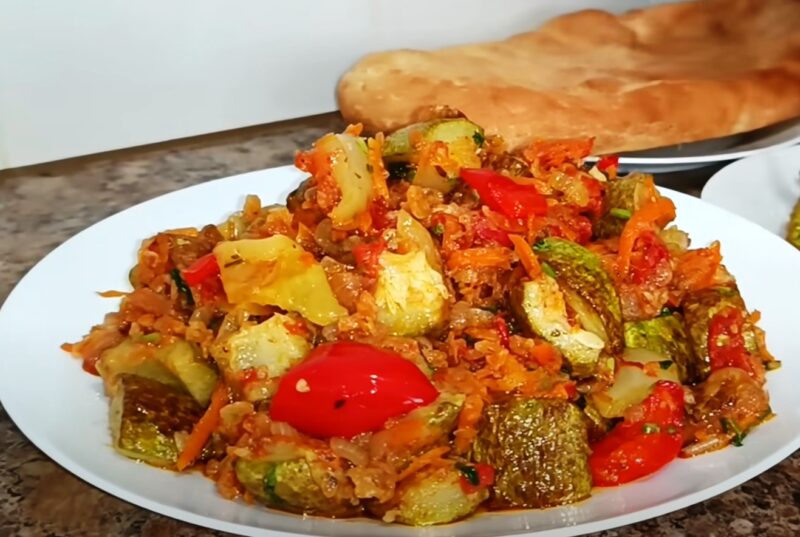 Бесподобно вкусные кабачки в аппетитном соусе. Блюдо, от которого невозможно оторваться