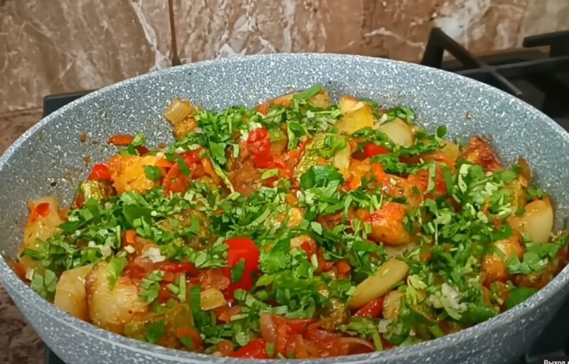 Бесподобно вкусные кабачки в аппетитном соусе. Блюдо, от которого невозможно оторваться