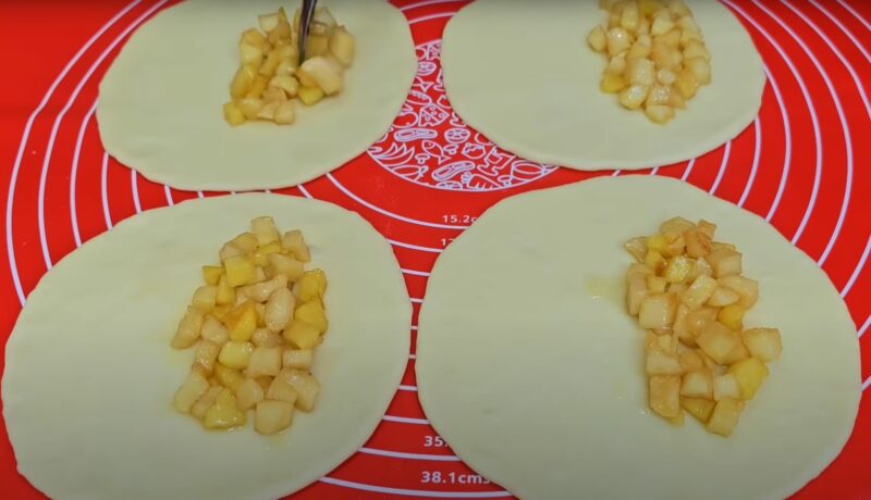 Забытый десерт СССР: сочные яблочные чебуреки на кефире, которые готовили наши бабушки!