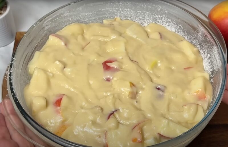 Готовлю его каждую неделю: быстрый яблочный пирог без возни. На вкус — как облако с фруктовой начинкой