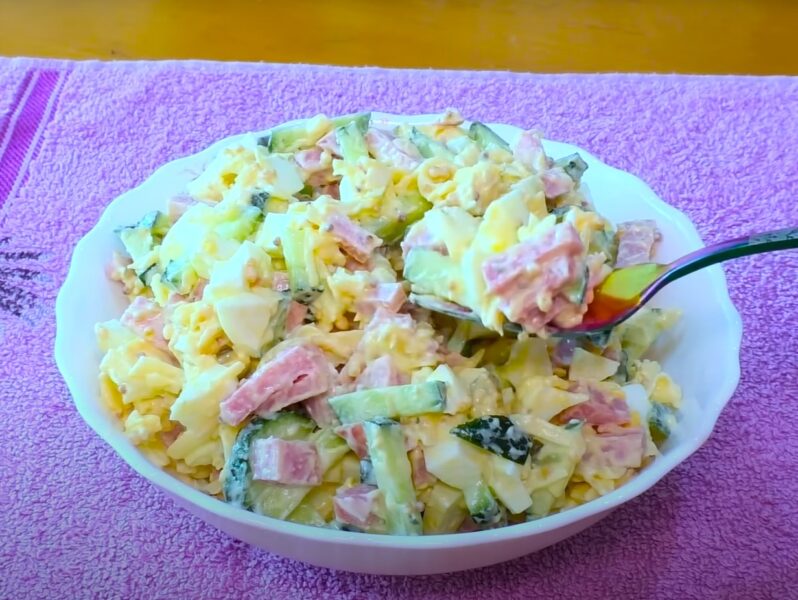 Салат "Столичный" за 5 минут! Рецепт из простых и доступных продуктов на каждый день или на праздничный стол