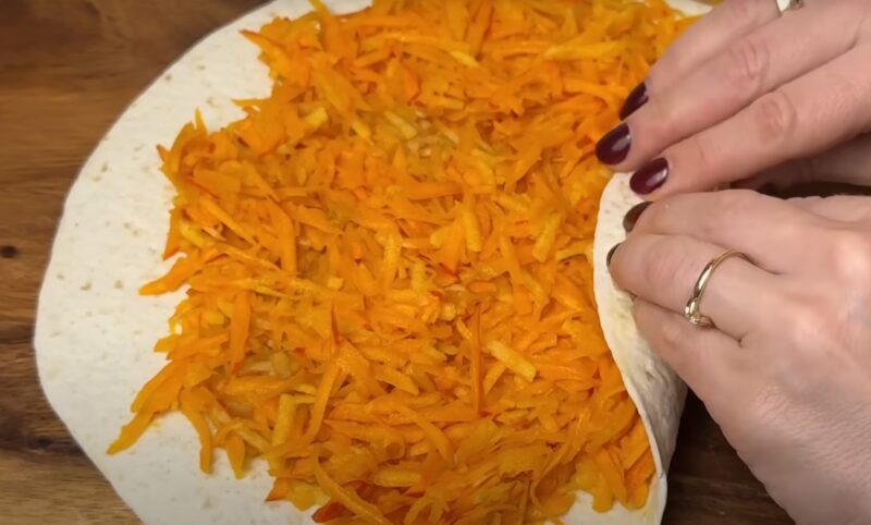 Готовим быстро и очень вкусно! Нежный сливочный рулет с яблочной и тыквенной начинкой