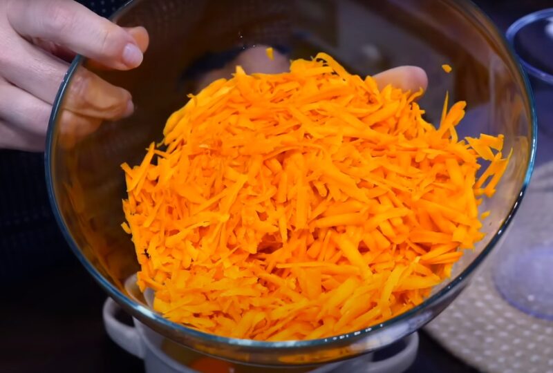 Проще и вкуснее любого торта: тыквенный пирог, который покорит вас ароматом домашнего уюта и корицы