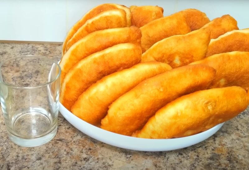 Пузырчатые пирожки с хрустящей корочкой - на второй день еще вкуснее! Самый простой и удачный рецепт