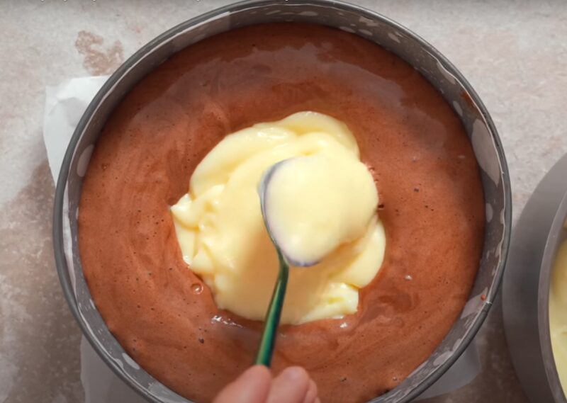 Выпекайте пирог с кремом прямо в духовке — секрет шоколадного «Вулкана»!