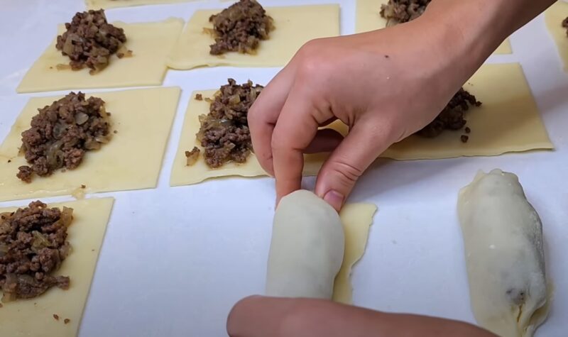 Мука и кипяток: сочные пирожки из тонкого теста с ароматной начинкой внутри. Для самого вкусного перекуса!