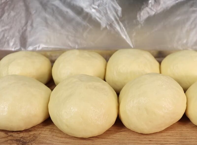 Пуховые булочки с начинкой: советы и секреты, чтобы они получились нежными и мягкими!