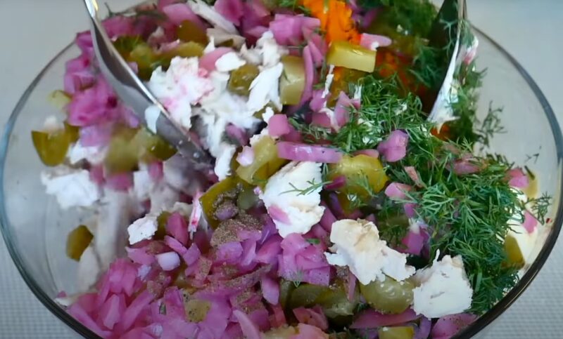 Сытно, просто и вкусно: салат из свеклы, который моя семья требует готовить каждую неделю. Успех обеспечен!