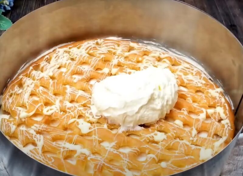 Хит для праздничного стола: мгновенный заварной торт, который обошел «Наполеон» в рейтинге сладкоежек