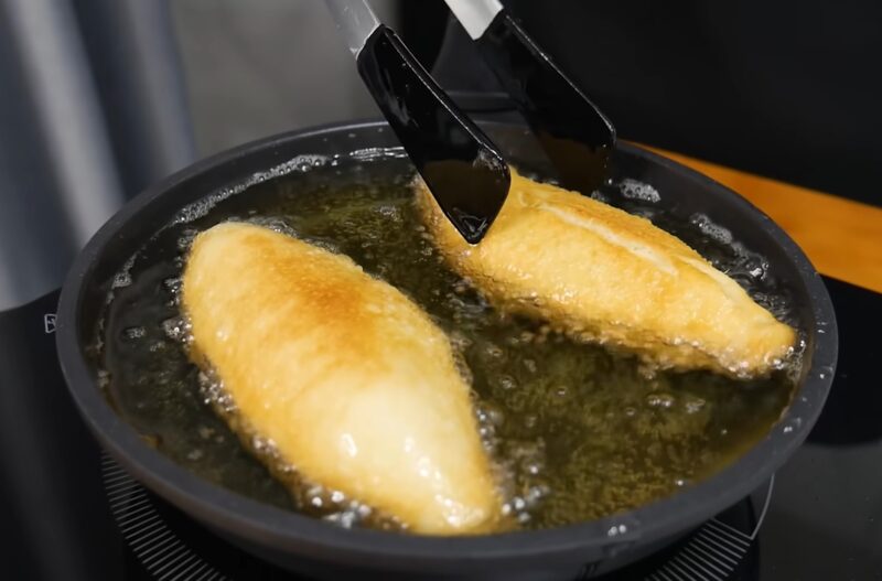 Румяные золотистые пирожки с капустой. Тот самый рецепт, как у бабушки – вся фишка в тесте!