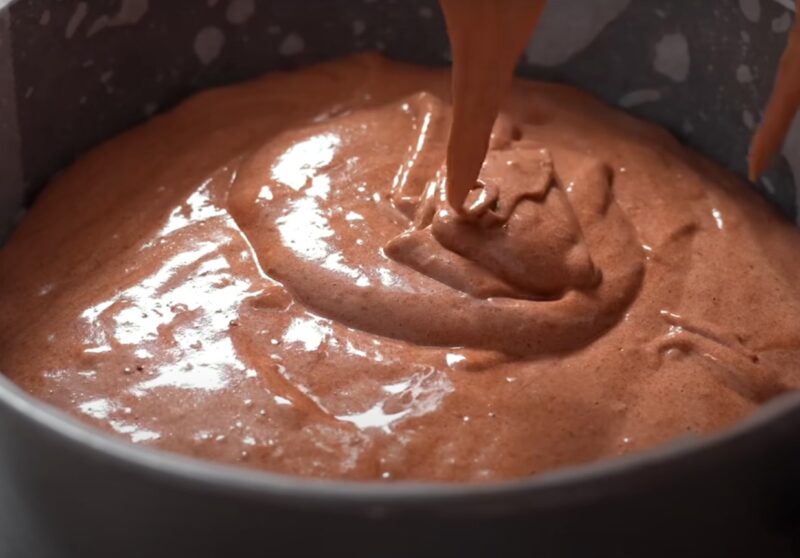 Выпекайте пирог с кремом прямо в духовке — секрет шоколадного «Вулкана»!