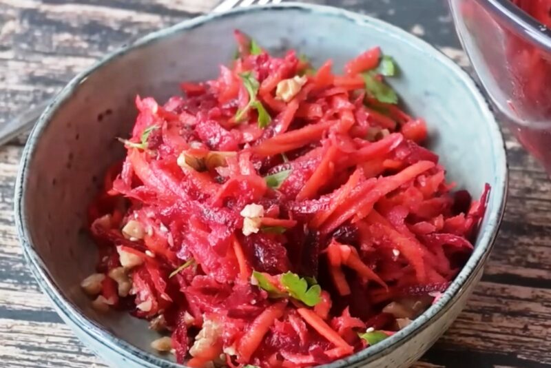 Свекла, яблоко, морковь: готовлю этот салат для красоты изнутри. Заменит все модные суперфуды!