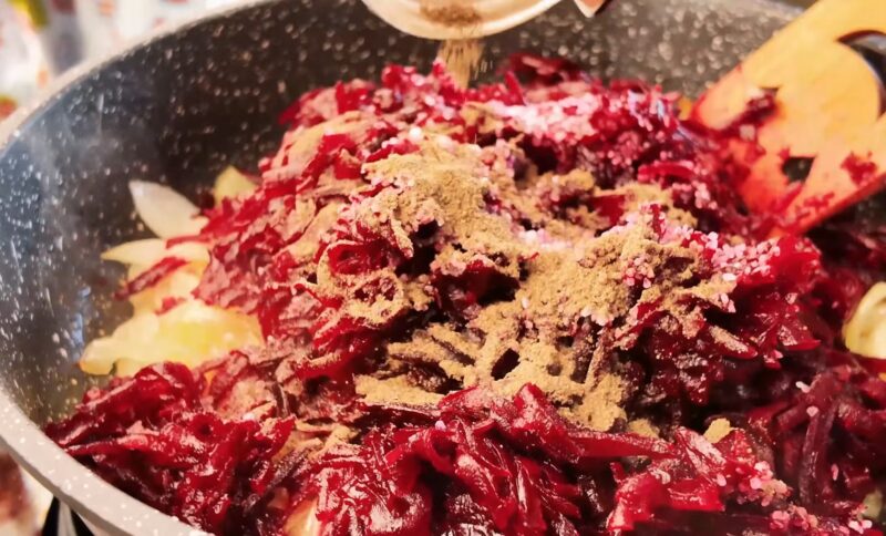 Хочется есть каждый день! Невероятная намазка из свеклы: вкусный перекус или закуска на праздничный стол