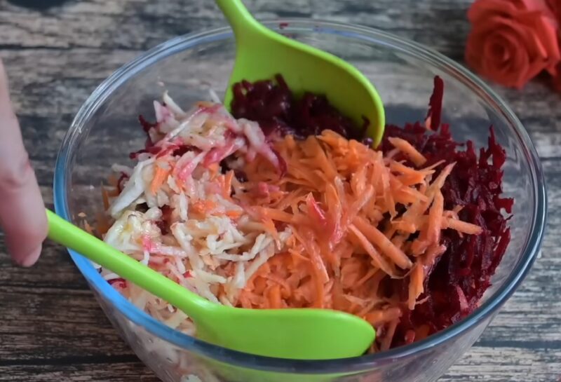 Свекла, яблоко, морковь: готовлю этот салат для красоты изнутри. Заменит все модные суперфуды!