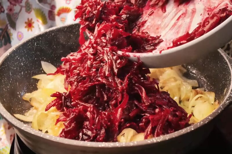 Хочется есть каждый день! Невероятная намазка из свеклы: вкусный перекус или закуска на праздничный стол