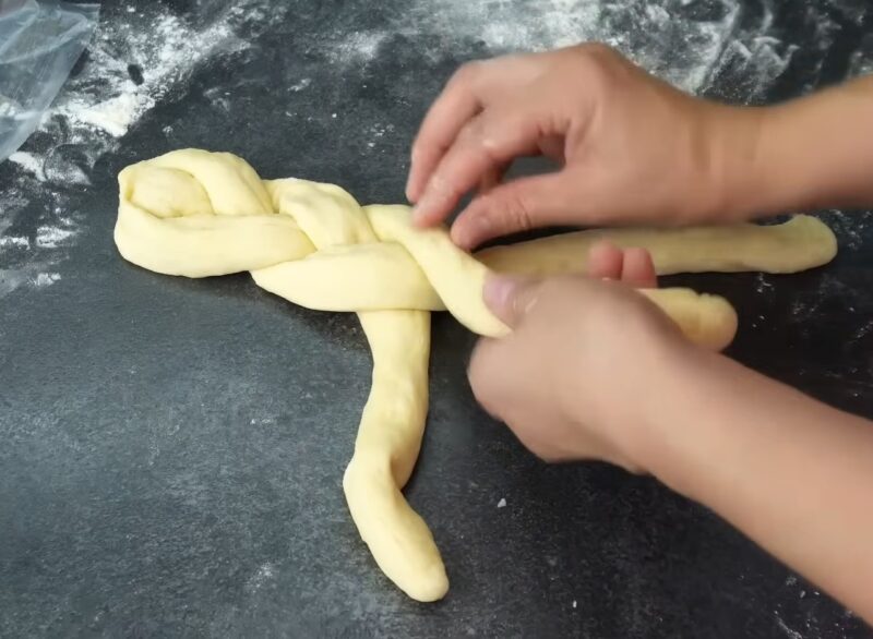 Сладкие и ароматные плетенки-косички. Тесто получается идеально с первого раза!