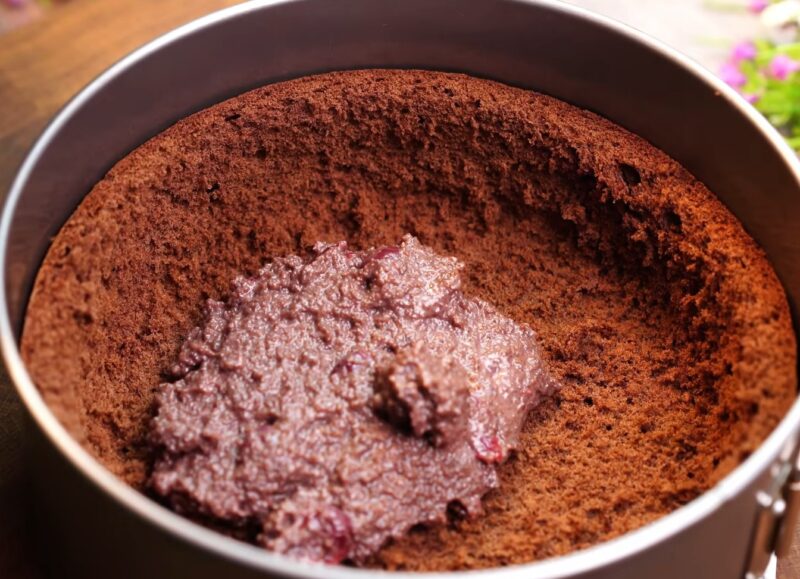 Знаменитый торт «Пьяная вишня» — лучший выбор для случая, когда нужно удивить гостей. Так просто и так вкусно!