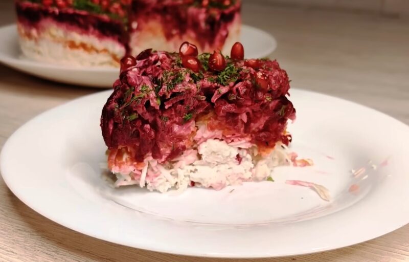 Забытый шедевр советской кухни: рецепт салата «Губернаторский», который вы не найдете в меню ресторанов