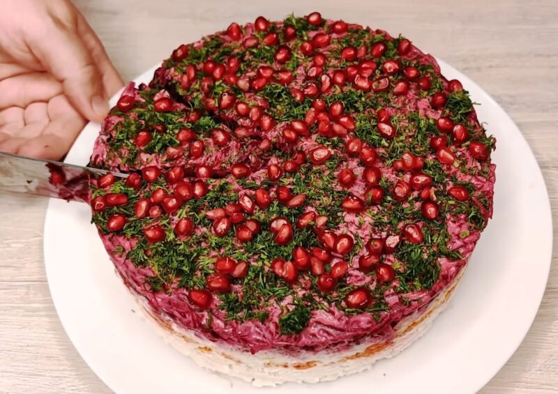 Забытый шедевр советской кухни: рецепт салата «Губернаторский», который вы не найдете в меню ресторанов