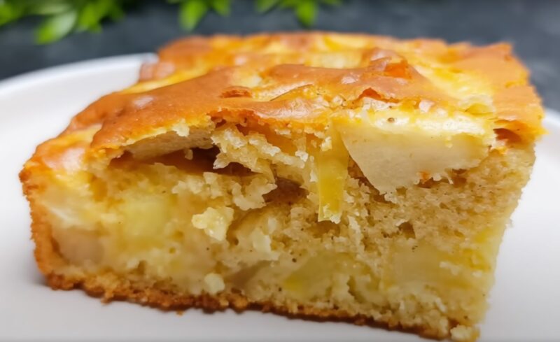 Секрет бабушкиного пирога: больше яблок, меньше теста — и результат, от которого все в восторге!