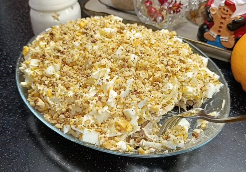 Новогодний салат с курицей и апельсином - невероятно нежный и яркий! Готовится очень просто