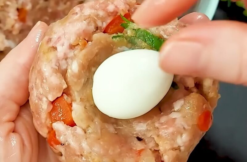 Не просто фрикадельки: секретные мясные шары с начинкой-сюрпризом для Нового 2026 года!