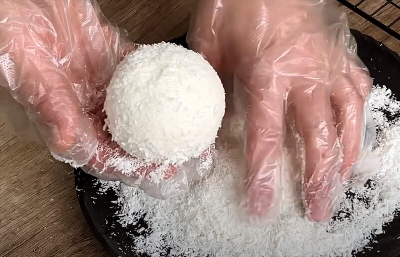 Вкус зимней сказки: рецепт десерта «Белый снег», который создаст неповторимую праздничную атмосферу