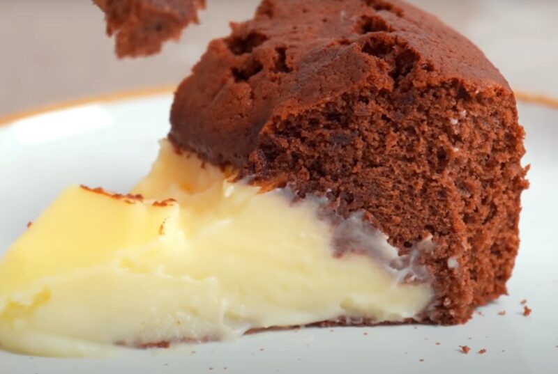 Выпекайте пирог с кремом прямо в духовке — секрет шоколадного «Вулкана»!