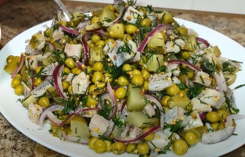 Салат, который заберёт все аплодисменты на Новый год — готовится без жарки и варки!