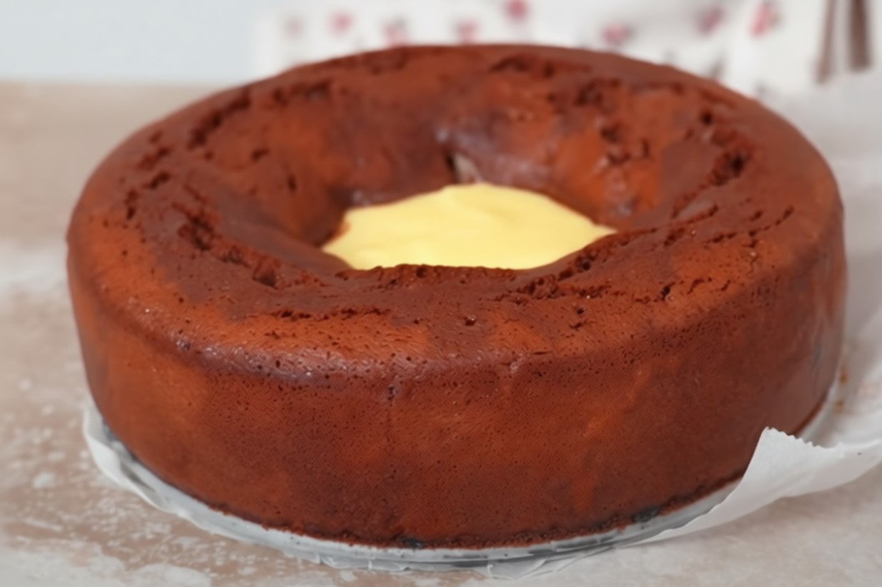 Выпекайте пирог с кремом прямо в духовке — секрет шоколадного «Вулкана»!