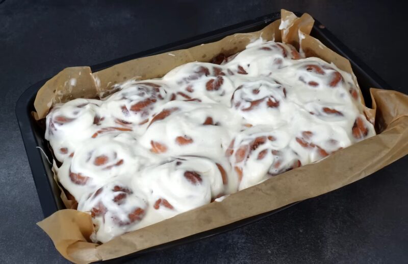 Пеку третий день подряд и не могу остановиться: самые известные и вкусные булочки с корицей