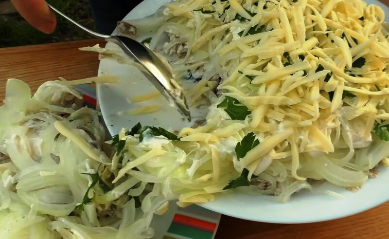 Вкуснее, чем в ресторане! Луковый салат — так вкусно, что готовят даже те, кто лук не любит