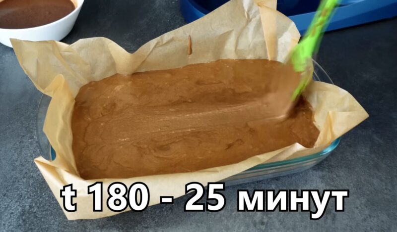 Волшебство в духовке: как простой пирог в процессе выпечки сам превращается в роскошный торт