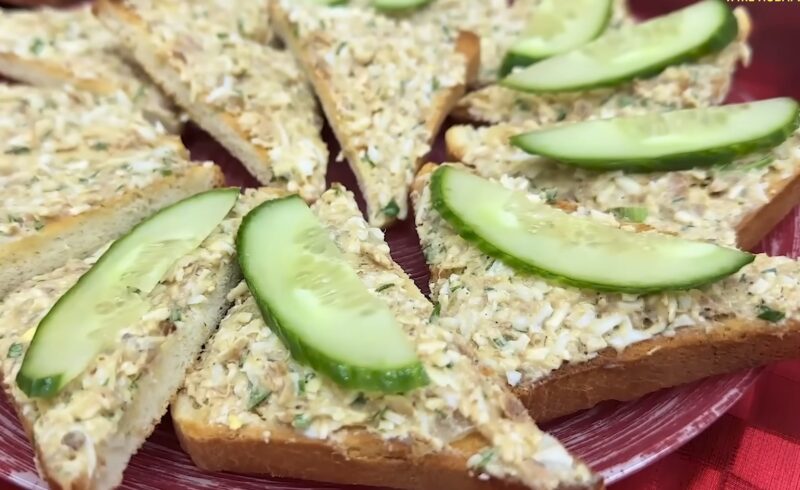 Еврейская намазка - не успеваю подавать эти бутерброды на стол. Съедают буквально за 5 минут!