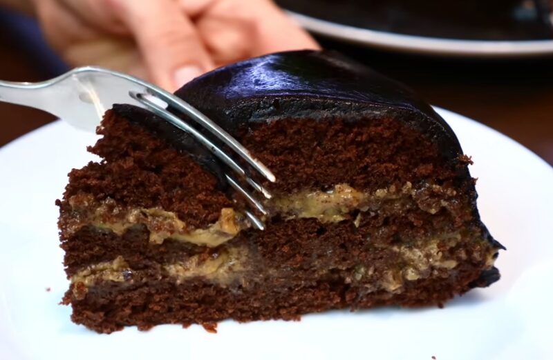 Не "Прага", но тот самый вкус: волшебный рецепт праздничного торта, который спасает, когда гости уже на пороге