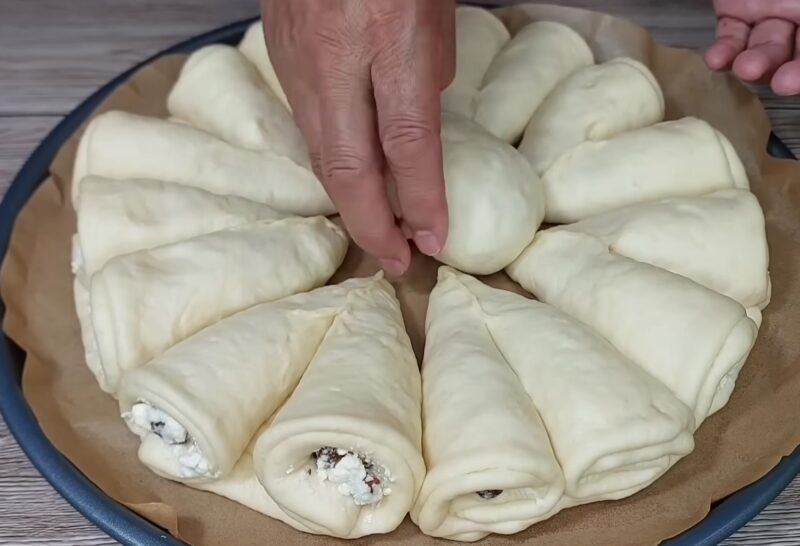 Булочки с творожной начинкой - такие вкусные, что готовлю их 7 раз в неделю. Рецепт моей бабушки