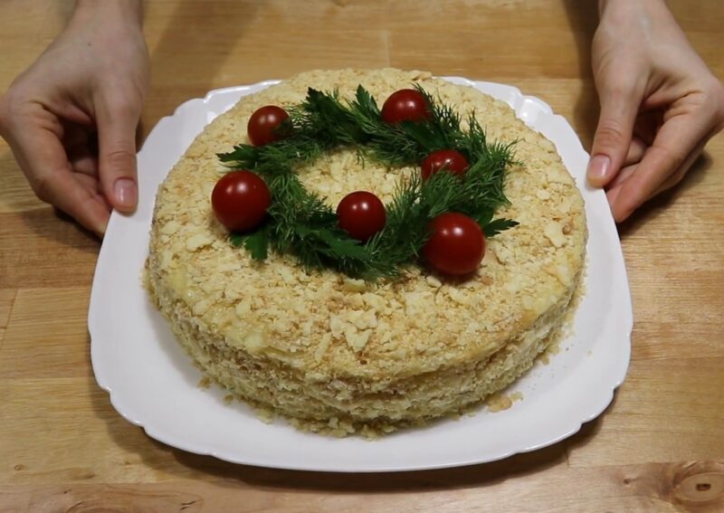 Закусочный торт-салат "Наполеон". Рецепт шикарной закуски на праздничный стол!