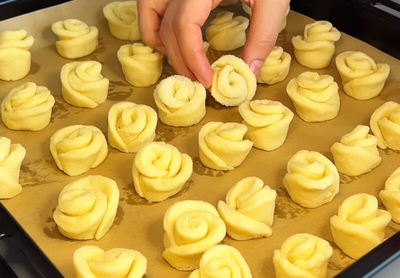 "Розочки" из творожного теста! Легкий рецепт ароматного печенья к чаю: просто и вкусно!
