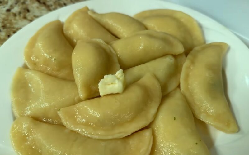 Влюбитесь с первого кусочка: секрет идеального теста для вареников с картошкой, которое тает во рту