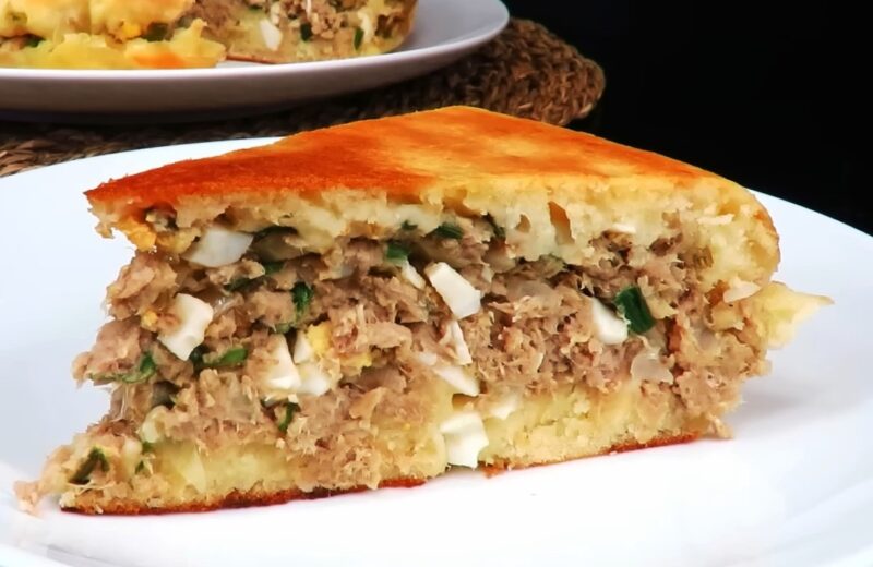 Пирог на сковороде с сочной мясной начинкой. Готовим без духовки - вкусно и быстро!