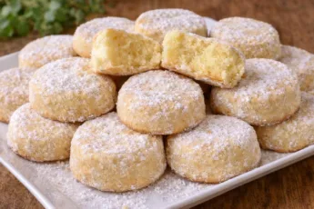 Рассыпчатое печенье «Тающий лед» в сахарной пудре