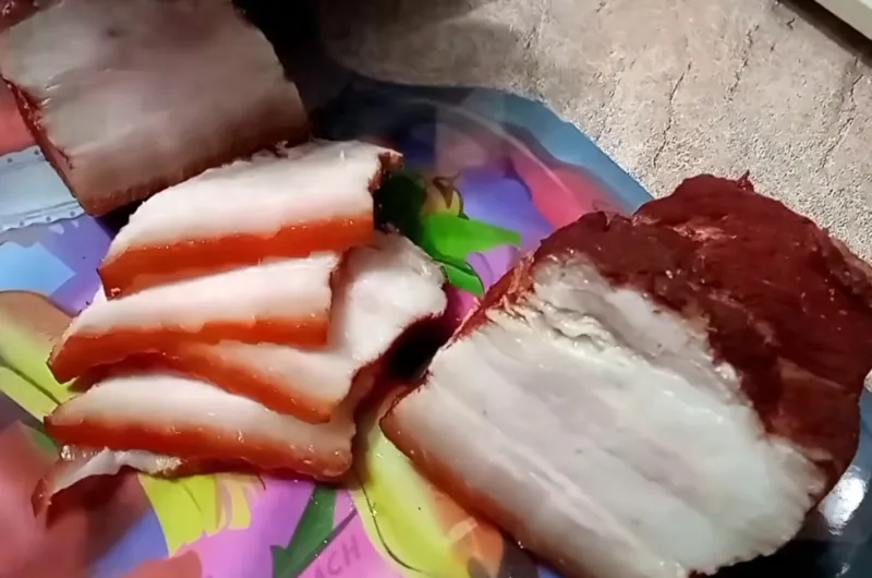 Нарезка готового сала с чесноком