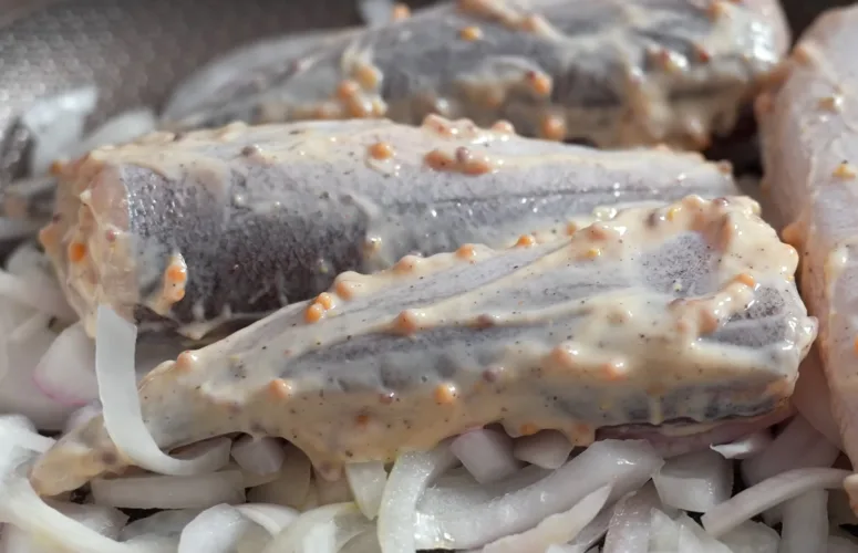 Готовлю нежный хек в особом соусе, который убирает лишние запахи