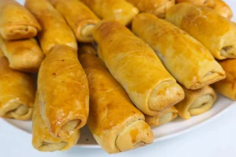 Хрустящие жареные пирожки с картошкой, грибами и мясом