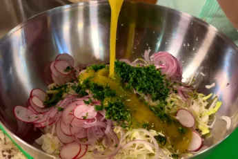 Вкусный салат из капусты на каждый день